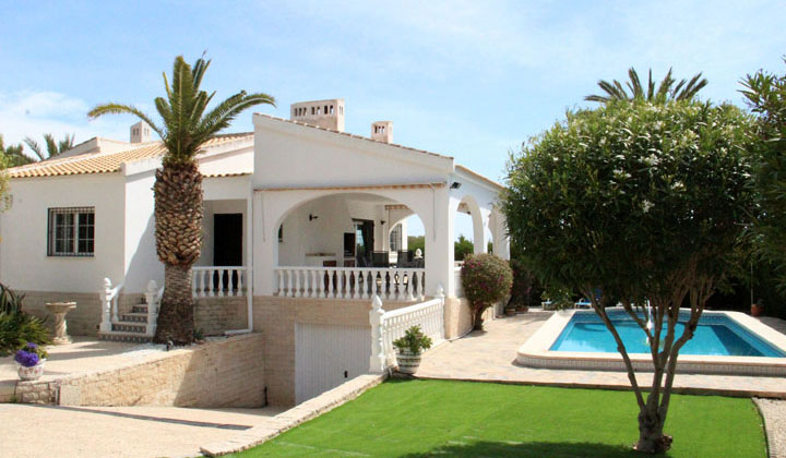 Luxury Villa In Villamartin