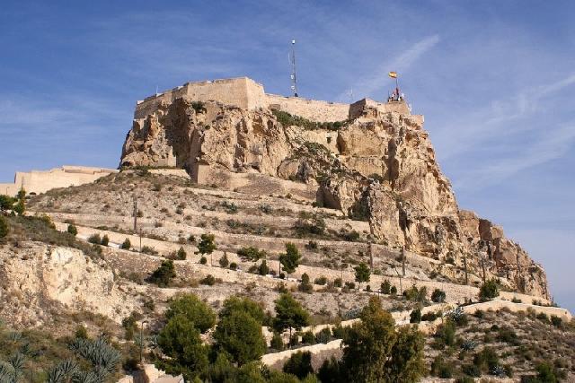 Akilar 1626990600YRKJUD ref 1766 mobile 24 Santa Barbara Castle Alicante for a Day Out Las Violetas