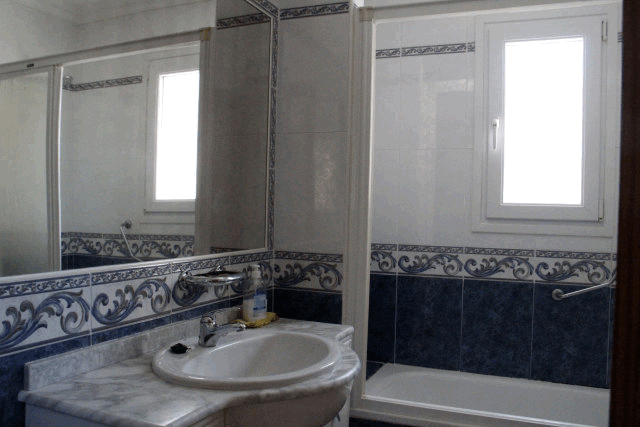 Akilar 1573332353HUYLBQ ref 1750 mobile 15 Full family bathroom El Galan