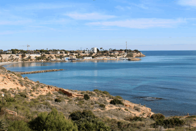 Akilar 1521810460ZALDBJ ref 6 mobile 12 Cabo Roig beach a 5 minute walk Cabo Roig