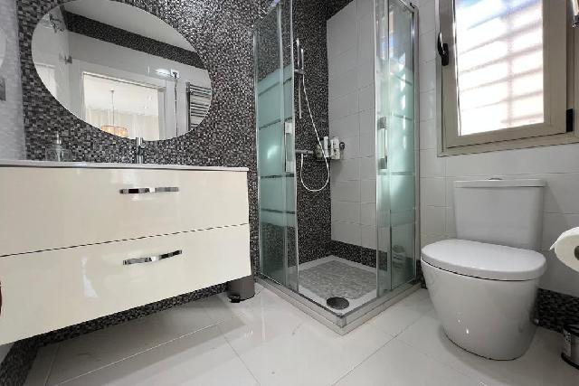 Akilar 1684416341EDFHTR ref 1808 mobile 16 Large shower room Villamartin