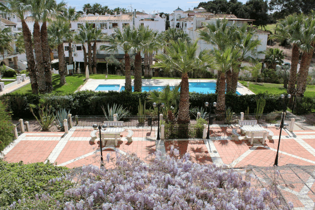 Akilar 1522073443SBLKHO ref 1719 mobile 11 Views of the communal pool Villamartin Plaza