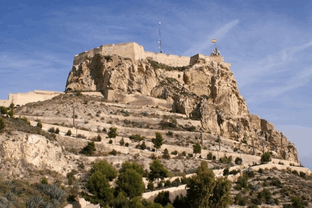 Akilar 1553961649MKNUEA ref 1734 mobile 18 Santa Barbara Castle in Alicante for a day out Villamartin Plaza