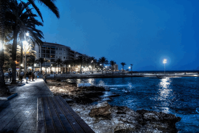 Akilar 1521806481UXHINC ref 4 mobile 19 Torrevieja seafront by night Villamartin Plaza