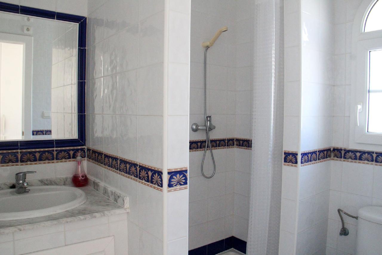 Akilar 1678133901ERLBFH ref 1799 mobile 12 Ensuite shower to the master bedroom Las Violetas