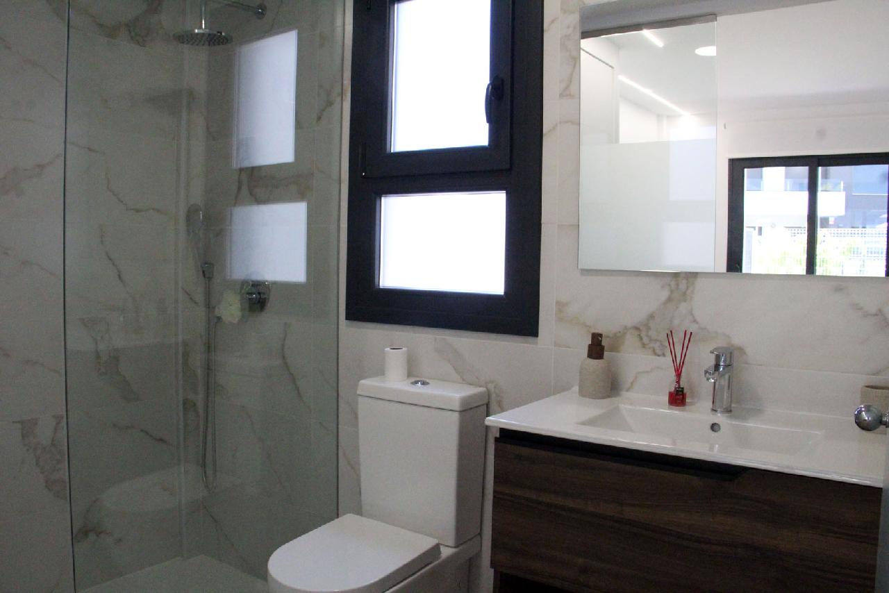 Akilar 1718631250CIRSKN ref 1824 mobile 9 Ensuite shower to master bedroom Villamartin