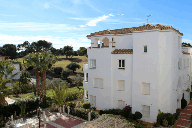 Akilar 1522073443SBLKHO ref 1719 mobile 13 Views to the 1st hole of the golf course Villamartin Plaza