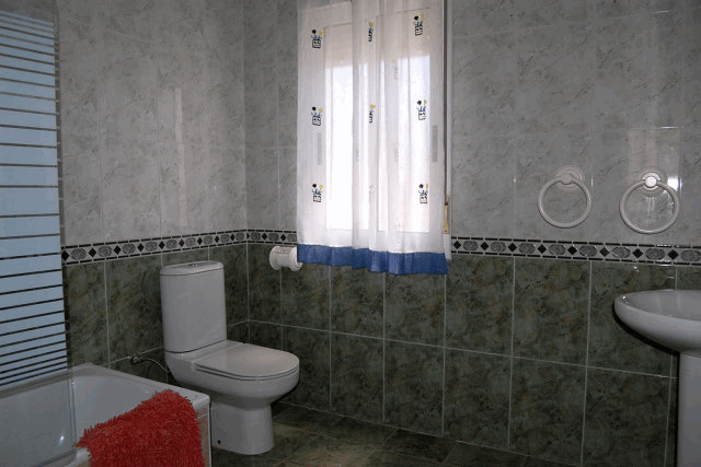 Akilar 1521813186EXOVFK ref 92 mobile 15 Large family bathroom upstairs Los Balcones