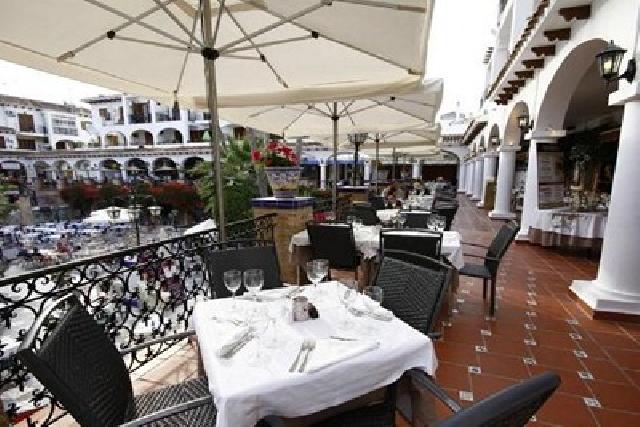 Akilar 1705917946GNTRMK ref 1817 mobile 15 Dining in the plaza Villamartin