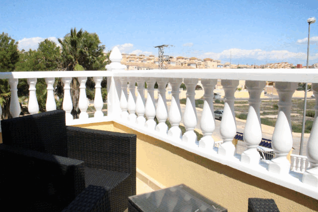 Akilar 1573332353HUYLBQ ref 1750 mobile 14 balcony off of bedroom El Galan