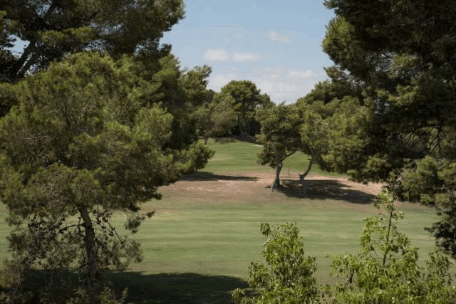 Akilar 1573263513LTSZRX ref 1749 mobile 11 The 1st hole of the Villamartin Golf course Villamartin Plaza