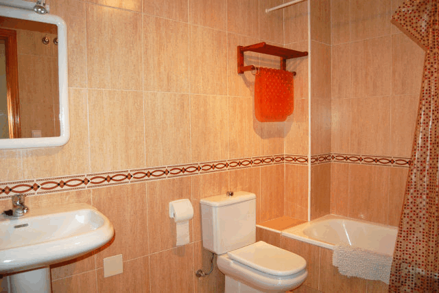 Akilar 1521881460TQWANP ref 1712 mobile 13 Full family bathroom upstairs Playa Flamenca