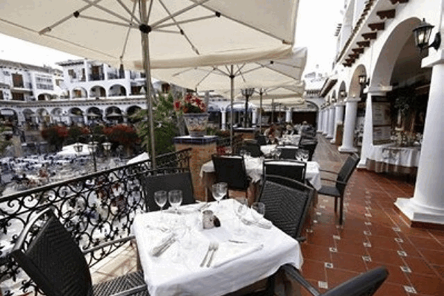 Akilar 1554115842SQYCFZ ref 1736 mobile 17 Fine dining always at the plaza Villamartin Plaza