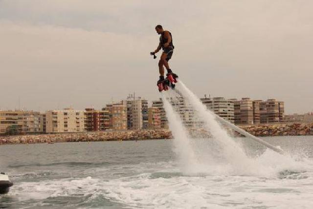 Akilar 1716036872ZUPLMK ref 1820 mobile 22 Flyboarding in Torrevieja Villamartin Plaza