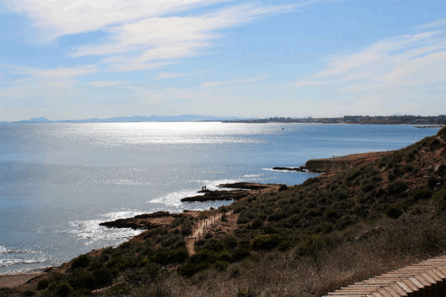 Akilar 1521810460ZALDBJ ref 6 mobile 13 Cabo Roig beach a 5 minute walk Cabo Roig