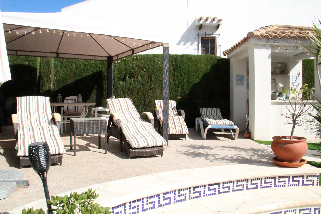 Akilar 1680971278TSWBHU ref 1803 mobile 13 sunbath and BBQ around your pool Villamartin