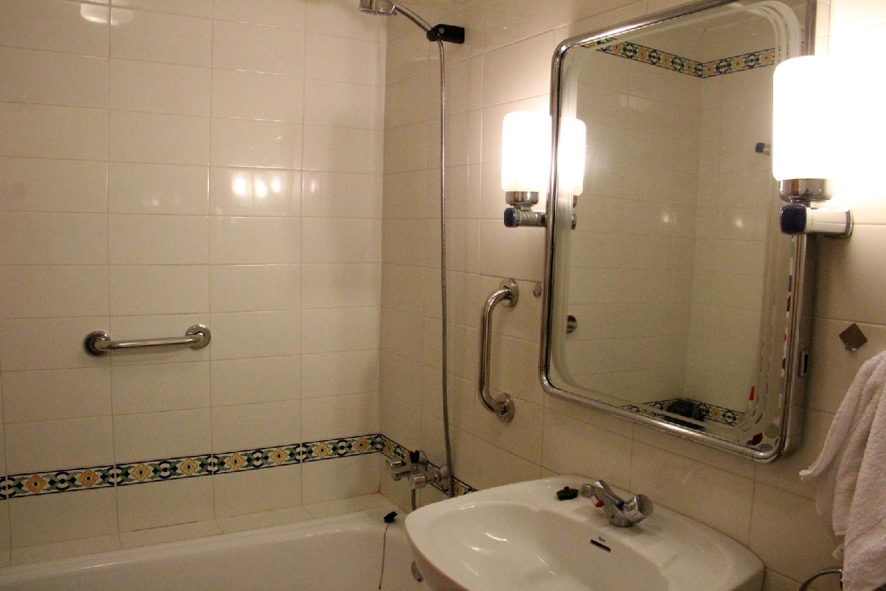 Akilar 1643152819HUDNBO ref 1777 mobile 11 Full family bathroom Villamartin Plaza