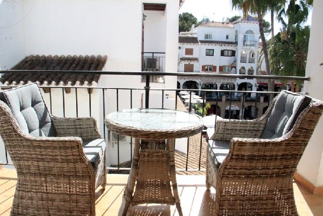 Akilar 1716036872ZUPLMK ref 1820 mobile 3 Balcony overlooking the Villamartin Plaza Villamartin Plaza