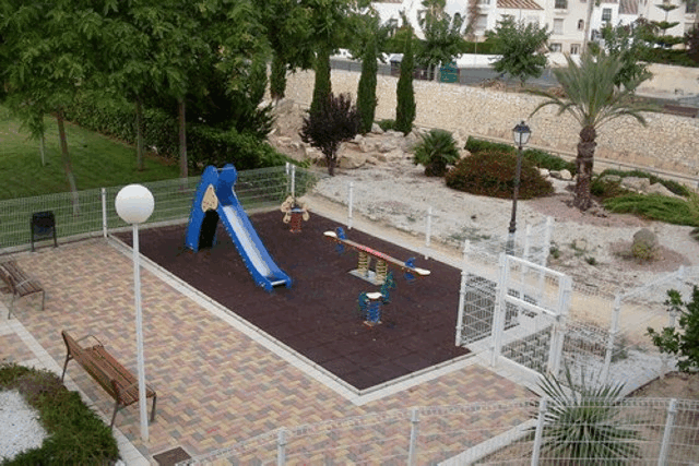 Akilar 1521889605AZRQUD ref 93 mobile 11 Childrens play area Villamartin