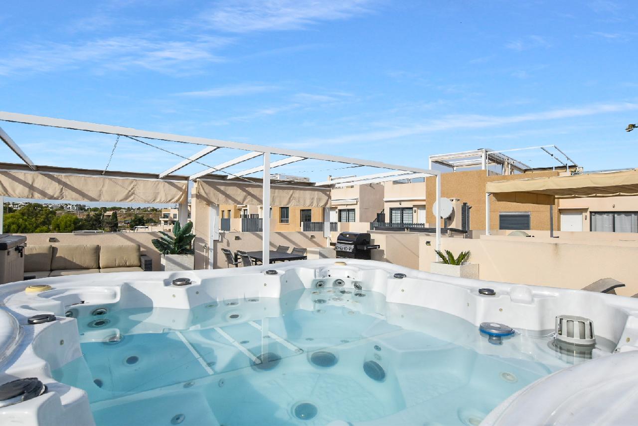 Akilar 1632172264OFCWJT ref 1771 mobile 2 Jacuzzi with a view on the private solarium La Zenia