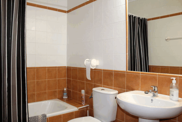 Akilar 1521810460ZALDBJ ref 6 mobile 6 Full family bathroom Cabo Roig